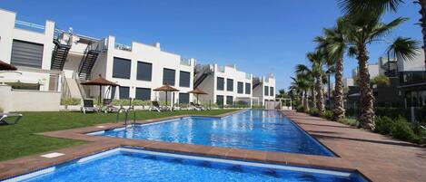 Hus | Pool | Utomhuspool