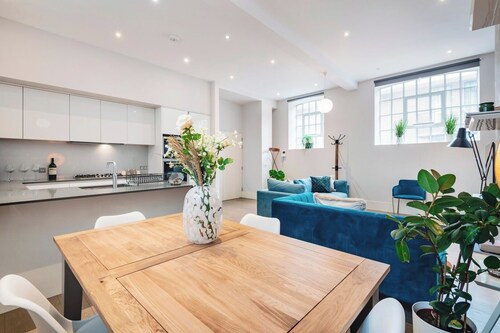 Great House  next  to Great Ormond Street Hospital