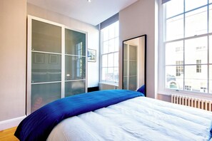 2 chambres, fer et planche à repasser, Wi-Fi, draps fournis