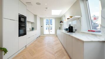 Fridge, microwave, oven, dishwasher