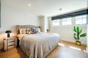 3 bedrooms, iron/ironing board, WiFi - A Slick House Trendy Spitafields (Greater London)