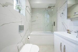 Hair dryer - Charming 2Bed Great City Retreat (Greater London)