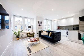 TV - Charming 2Bed Great City Retreat (Greater London)