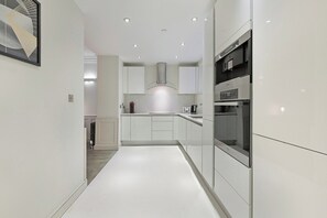 Réfrigérateur, micro-ondes, four, lave-vaisselle