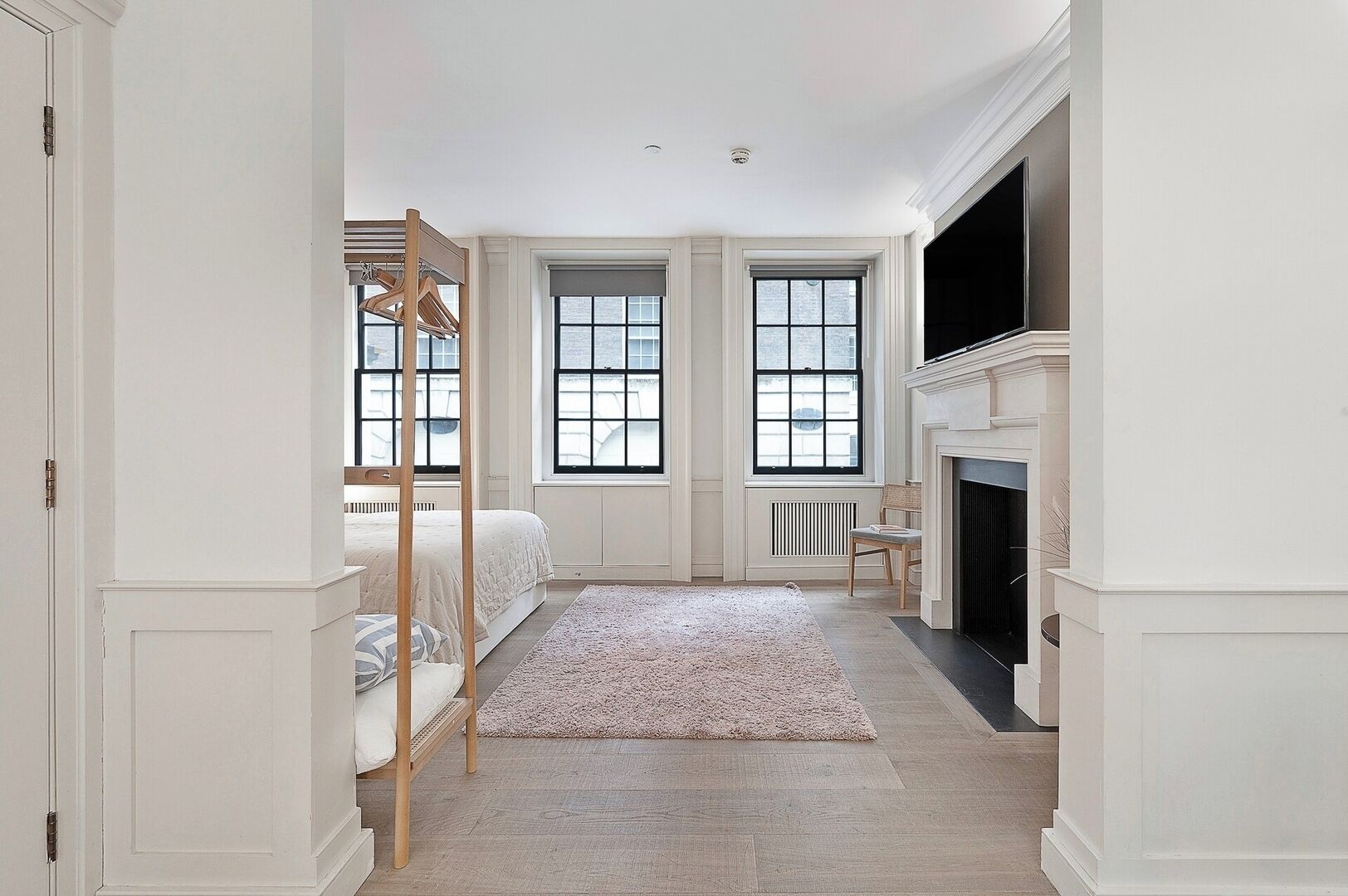 5 bedrooms, iron/ironing board, WiFi, bed sheets