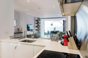 Fridge, microwave, oven, stovetop