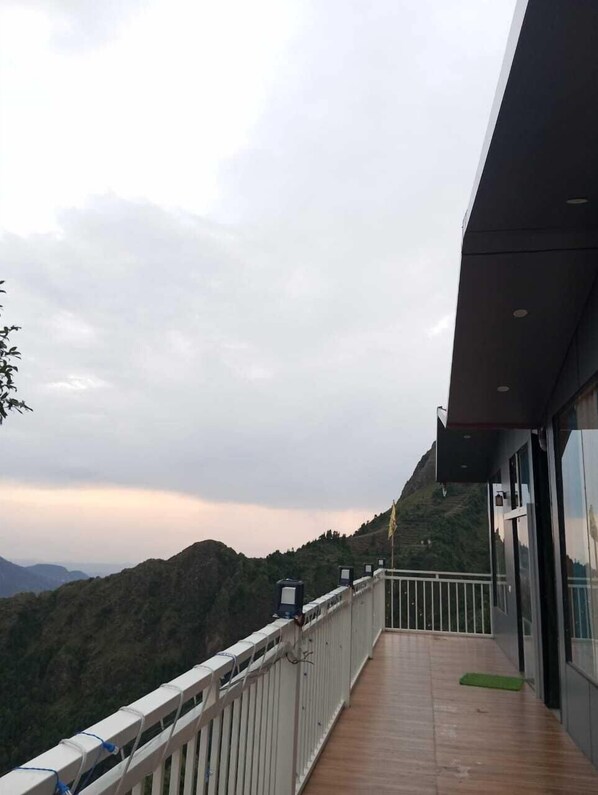 المنشأة من الخارج