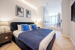 2 bedrooms, iron/ironing board, WiFi, bed sheets - West End Luxury Flat (Greater London)