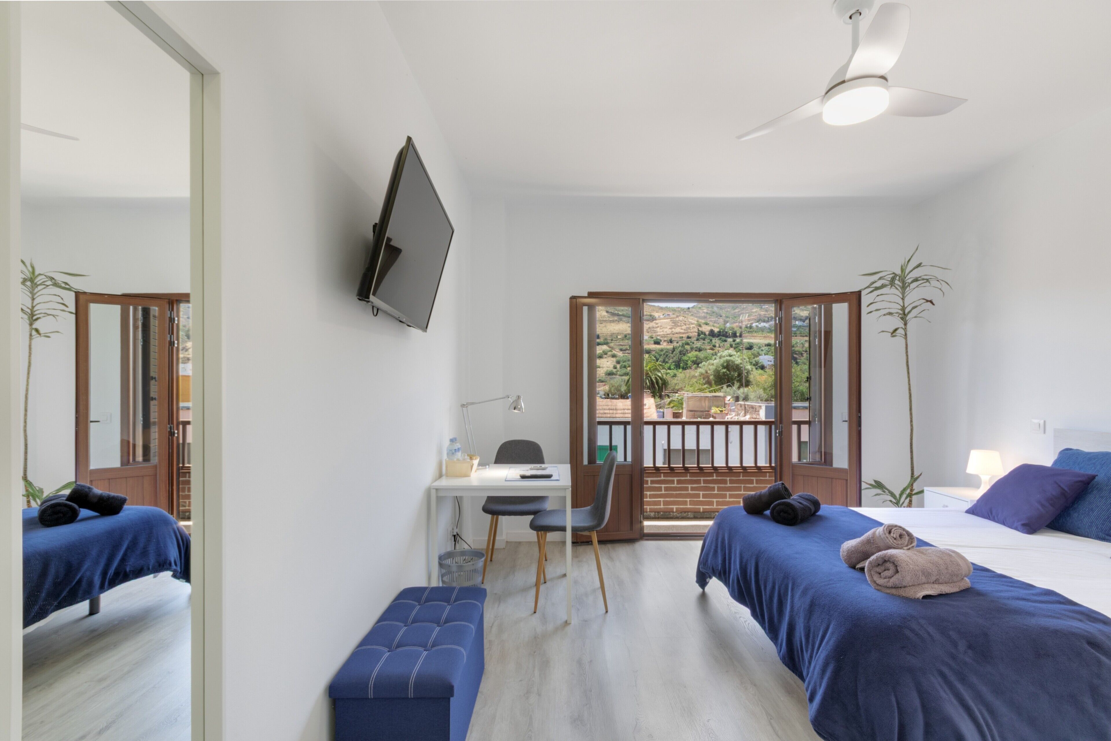 3 slaapkamers, een strijkplank/strijkijzer, wifi, beddengoed