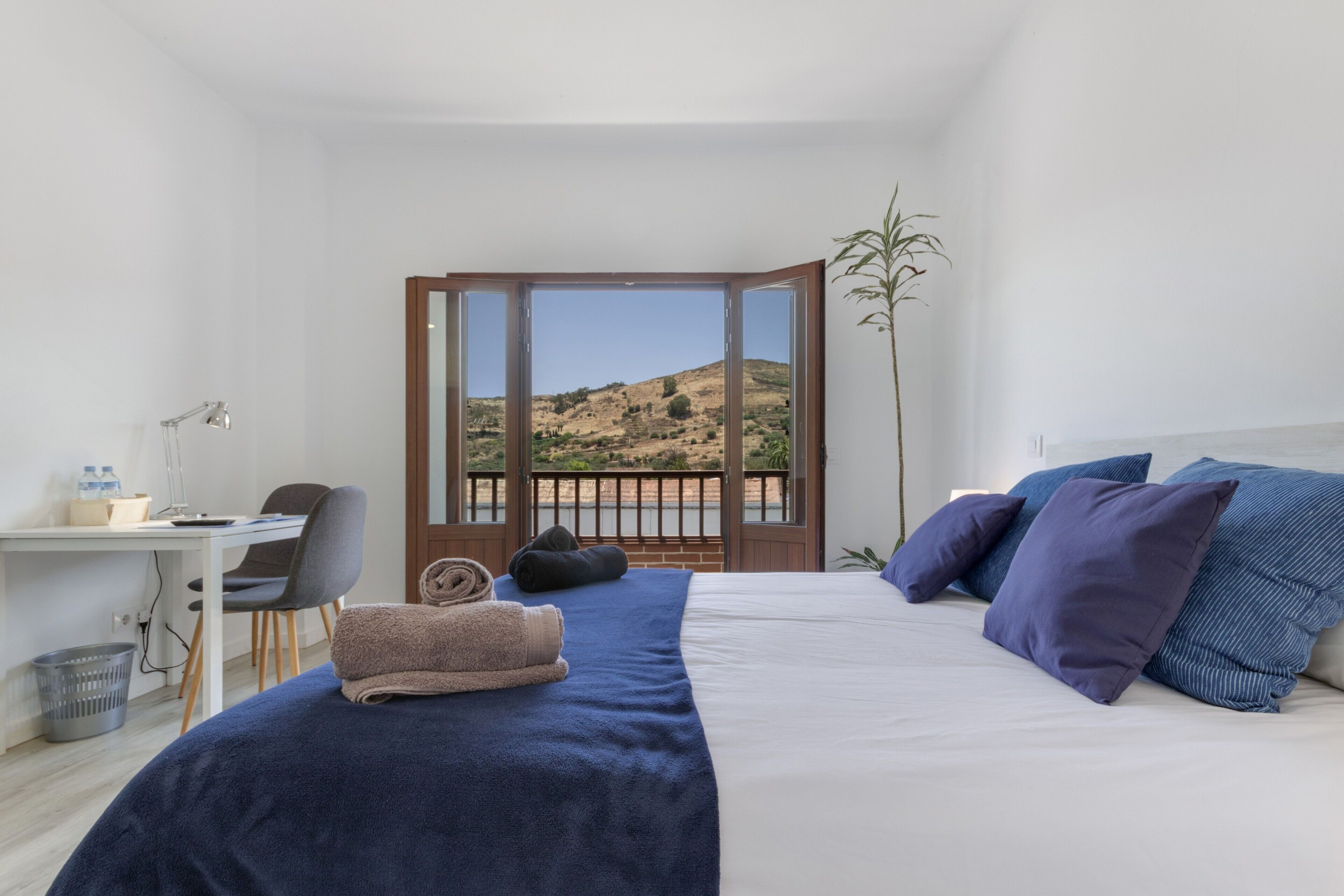 3 chambres, fer et planche à repasser, Wi-Fi, draps fournis