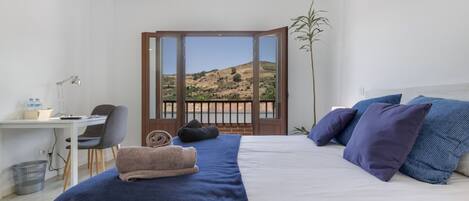 3 habitaciones, tabla de planchar con plancha, wifi y ropa de cama