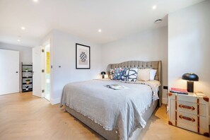 3 slaapkamers, een strijkplank/strijkijzer, wifi
