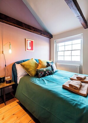 2 habitaciones, tabla de planchar con plancha, cuna de viaje y wifi 