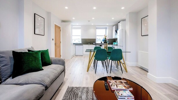 A modern apartment with a living room, dining area, and kitchen. - Angel Brand New Penthouse (Greater London)