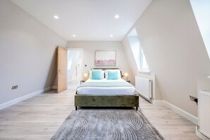 2 bedrooms, iron/ironing board, WiFi