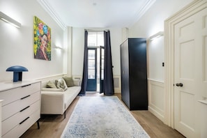 TV - The Liverpool Trendy House (Greater London)