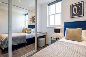 1 chambre, fer et planche à repasser, lit parapluie, Wi-Fi