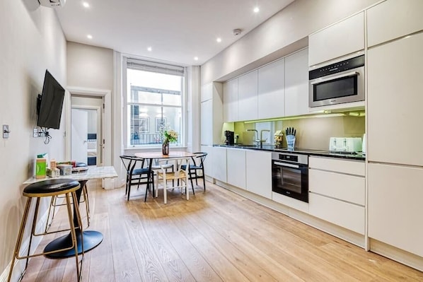 Kochgeschirr/Geschirr/Besteck