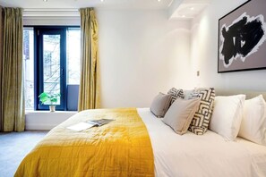 4 bedrooms, iron/ironing board, travel cot, WiFi - Deluxe and Peace in Primrose Hill (Greater London)