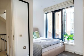 4 dormitorios, tabla de planchar con plancha, cuna de viaje y wifi