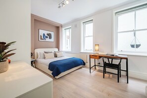 2 bedrooms, iron/ironing board, WiFi