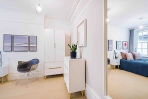 2 chambres, fer et planche à repasser, Wi-Fi, draps fournis