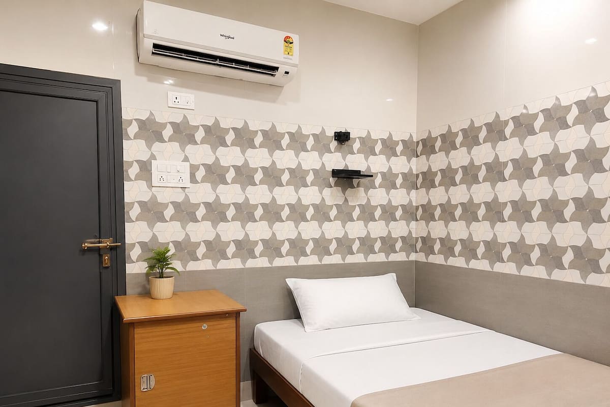 Classic Single Room | Laptop workspace, WiFi (free), bed sheets