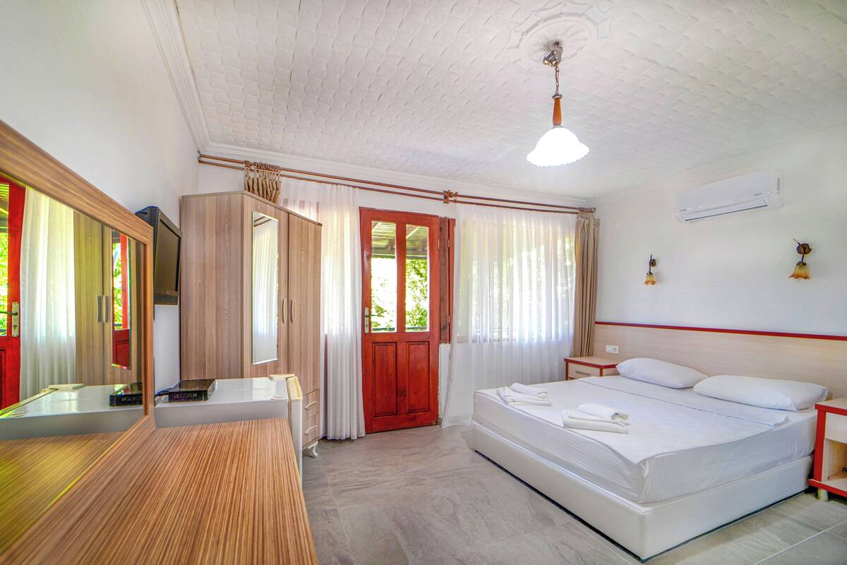 Superior Triple Room, Balcony, Sea View | Free WiFi