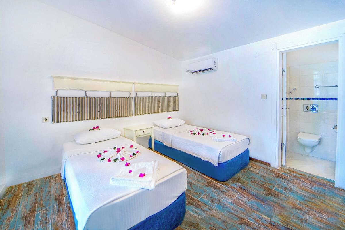 Deluxe Twin Room, Balcony, Sea View | Free WiFi
