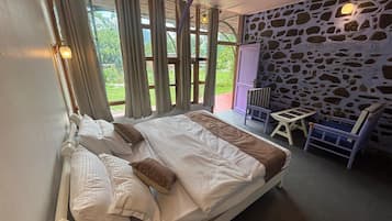 Free WiFi, bed sheets
