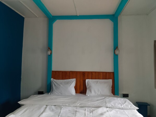 Free WiFi, bed sheets