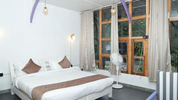 Free WiFi, bed sheets