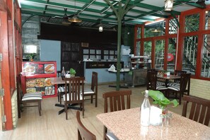 Restaurant - Hotel YAN Residency Bhimtal - Nainital (Bhimtal)