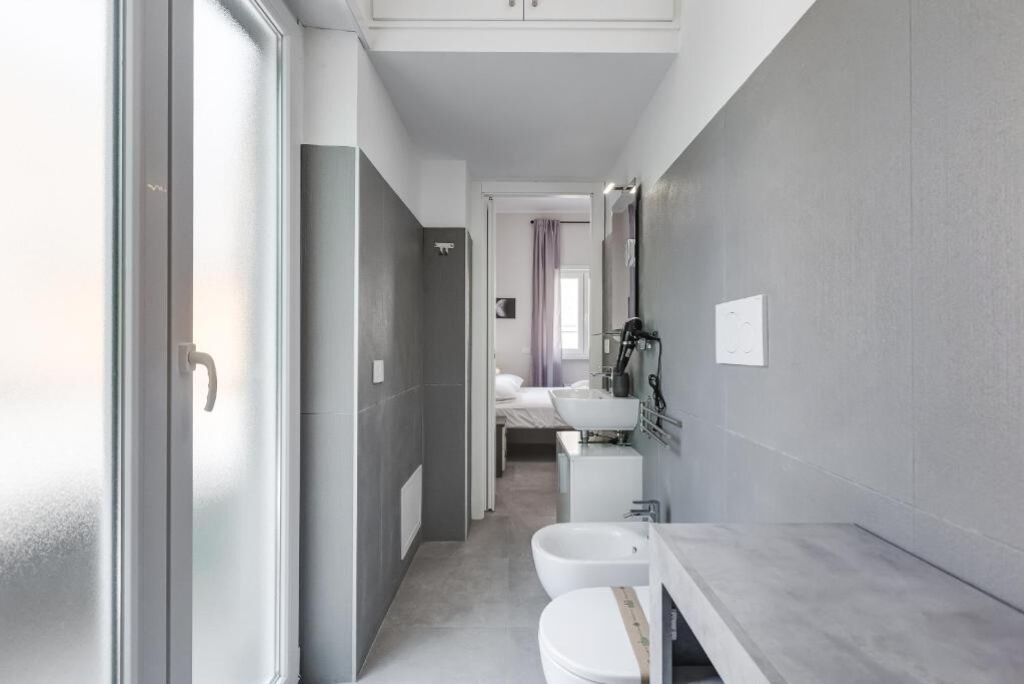Shower, bidet, towels, soap