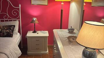 3 chambres, fer et planche Ă repasser, accĂšs Internet, draps fournis