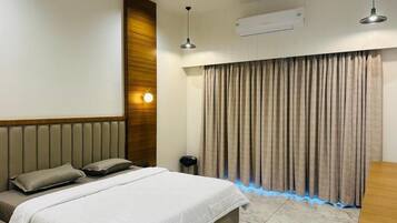 In-room safe, free WiFi