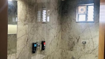 Superior Double Room, Balcony, Garden View | Bathroom | Towels