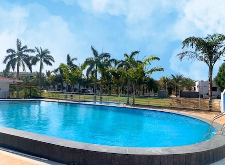 Outdoor pool. SRK Farm and Resort