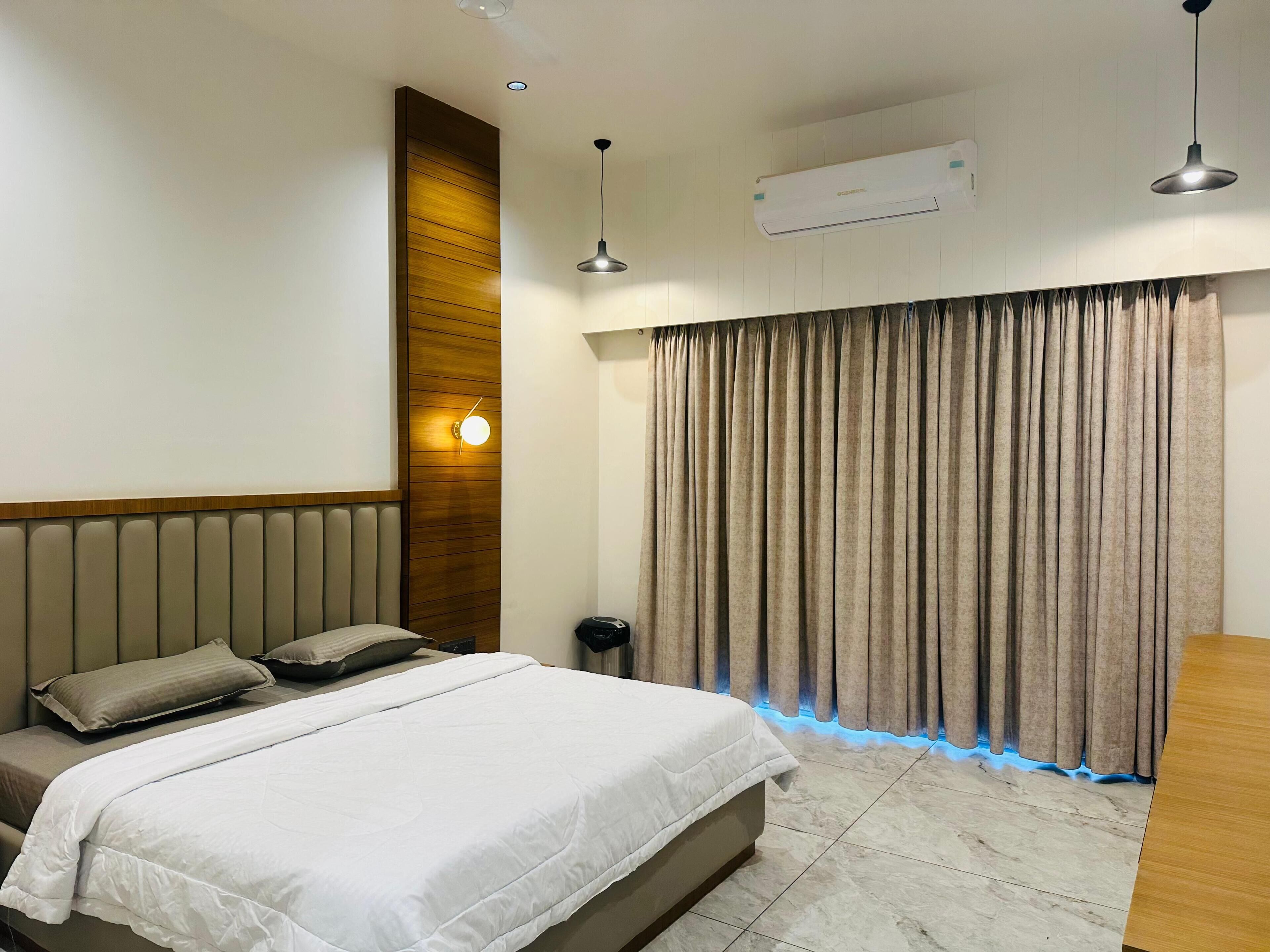 In-room safe, free WiFi