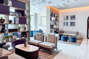Lobby sitting area - PVH - 1BR Sea View - Palace Residence (Dubai)