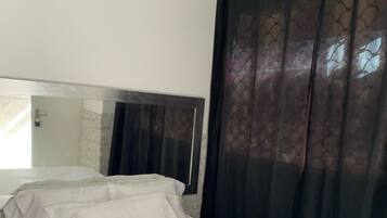1 bedroom, iron/ironing board, internet, bed sheets