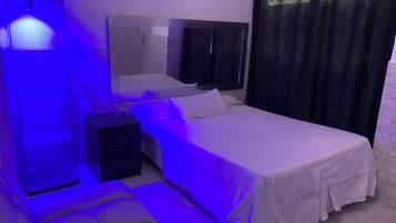 1 bedroom, iron/ironing board, internet, bed sheets