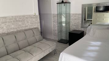 1 bedroom, iron/ironing board, internet, bed sheets