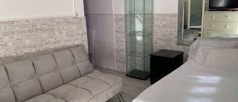 1 bedroom, iron/ironing board, internet, bed sheets