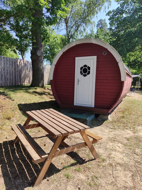 Outdoor dining - TinyHouse Comet by the lake, Mecklenburg Lake District (Fürstenberg/Havel)