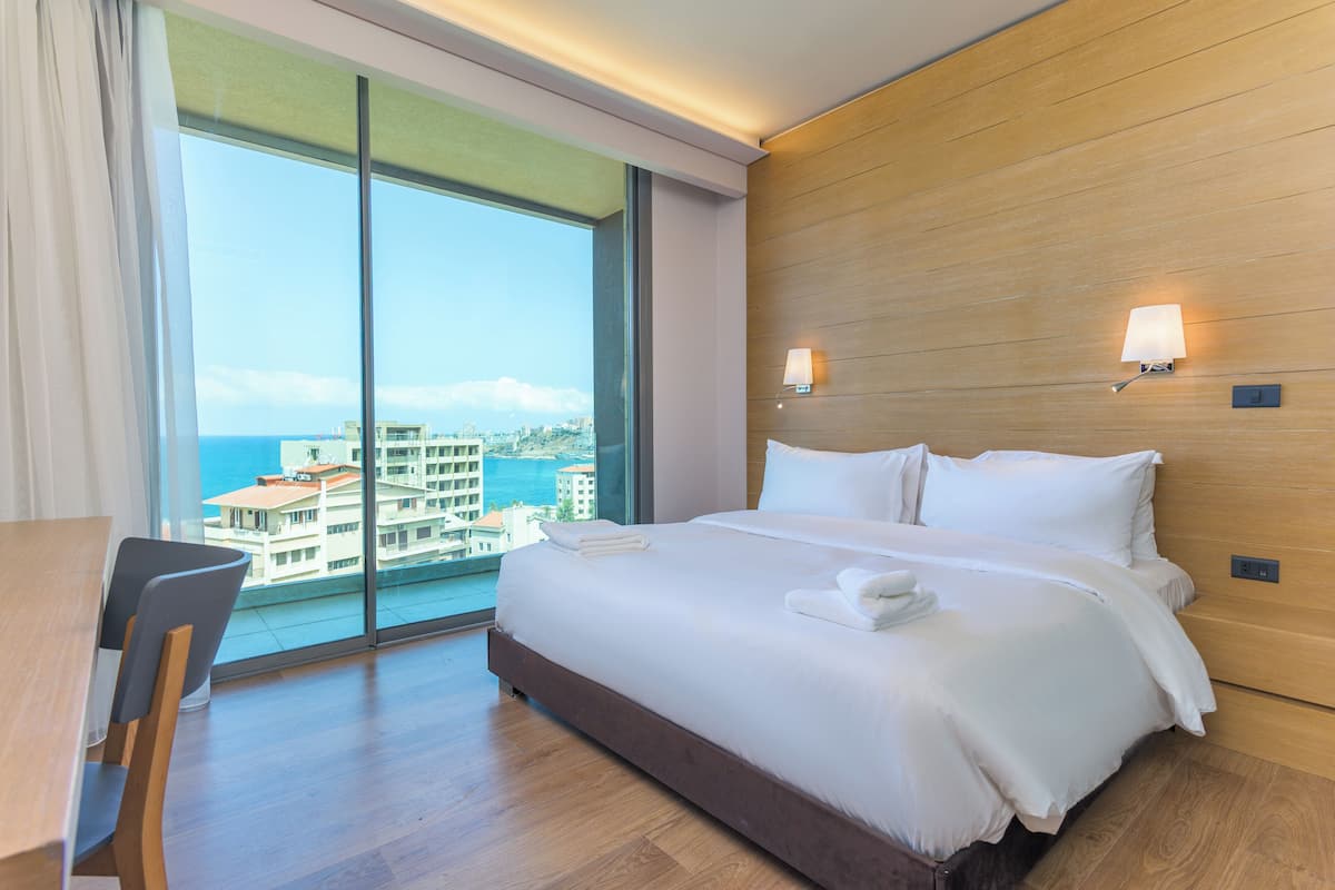 Premium bedding, iron/ironing board, WiFi (free), individually decorated
