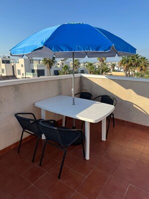Apartment | Outdoor dining