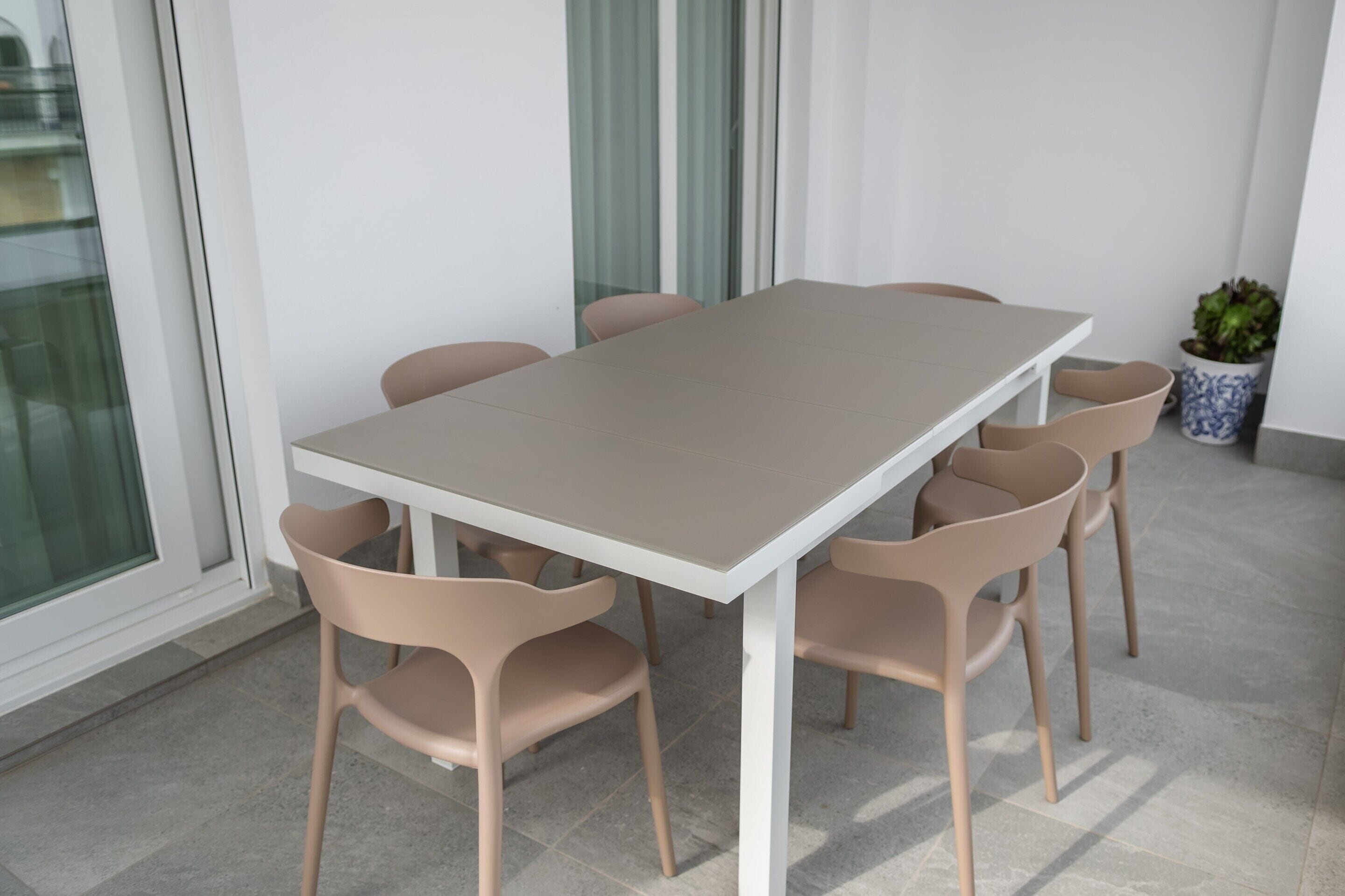 Apartment | Outdoor dining