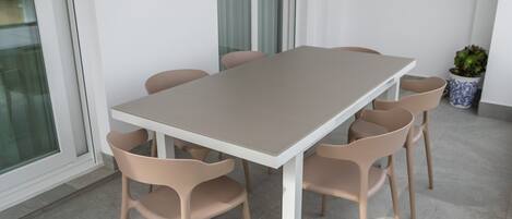 Apartment | Outdoor dining