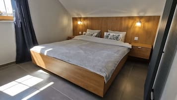 1 habitación, tabla de planchar con plancha, internet y ropa de cama